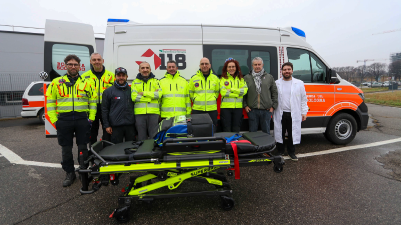 Una nuova ambulanza con barella motorizzata donata all’Azienda USL di Bologna